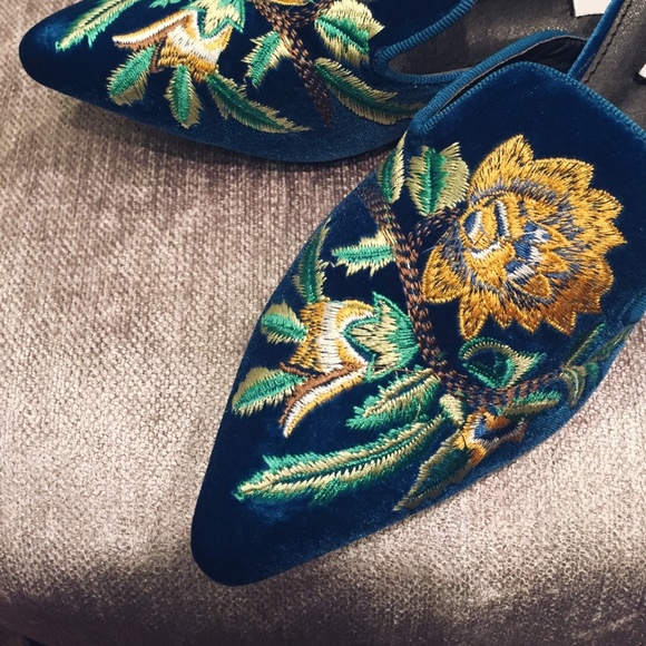 ⭐️LAST ONE⭐️ Peacock Mule - Picture 4 of 5